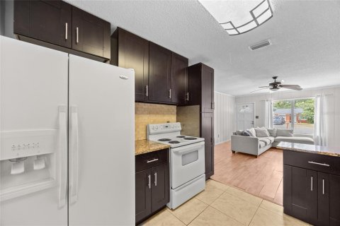 House in Orlando, Florida 2 bedrooms, 124.67 sq.m. № 1680848 - photo 23
