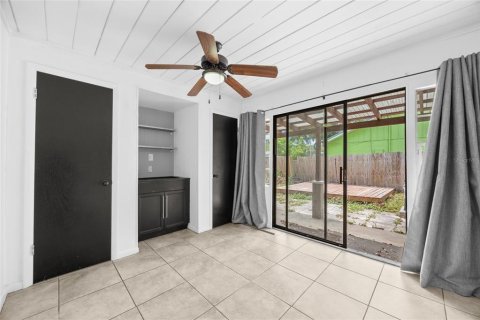 House in Orlando, Florida 2 bedrooms, 124.67 sq.m. № 1680848 - photo 3