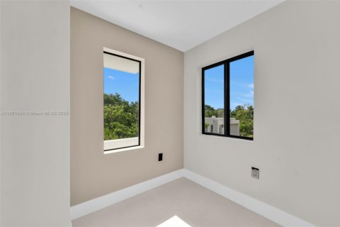 Townhouse in Miami, Florida 3 bedrooms, 239.41 sq.m. № 1782072 - photo 26