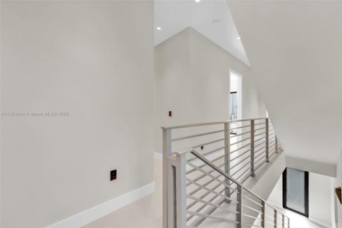 Townhouse in Miami, Florida 3 bedrooms, 239.41 sq.m. № 1782072 - photo 10