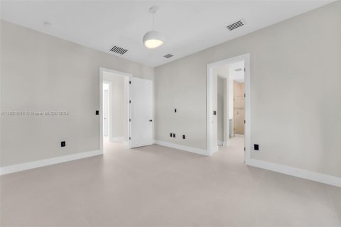 Townhouse in Miami, Florida 3 bedrooms, 239.41 sq.m. № 1782072 - photo 12