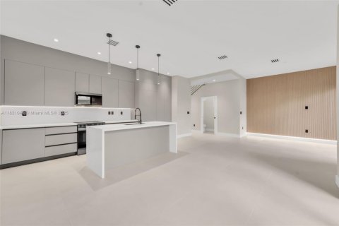 Townhouse in Miami, Florida 3 bedrooms, 239.41 sq.m. № 1782072 - photo 1
