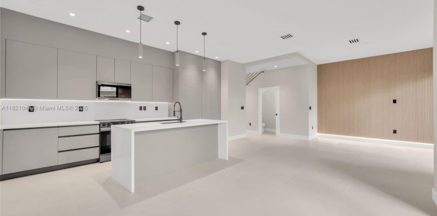 Townhouse in Miami, Florida 3 bedrooms, 239.41 sq.m. № 1782072