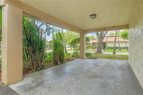 Villa ou maison à vendre à Tamarac, Floride: 3 chambres, 192.87 m2 № 1988601 - photo 5
