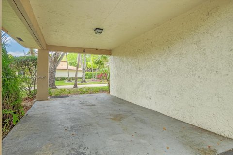 Villa ou maison à vendre à Tamarac, Floride: 3 chambres, 192.87 m2 № 1988601 - photo 4