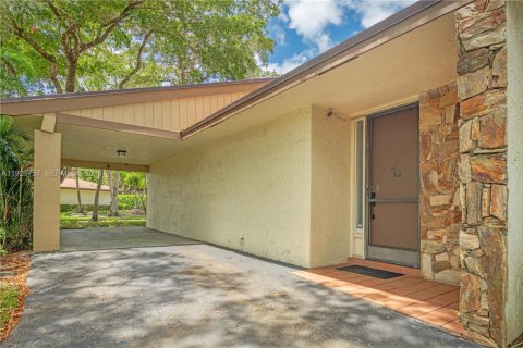 Villa ou maison à vendre à Tamarac, Floride: 3 chambres, 192.87 m2 № 1988601 - photo 3