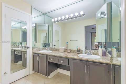 Villa ou maison à vendre à Tamarac, Floride: 3 chambres, 192.87 m2 № 1988601 - photo 23