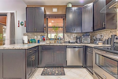 Villa ou maison à vendre à Tamarac, Floride: 3 chambres, 192.87 m2 № 1988601 - photo 16