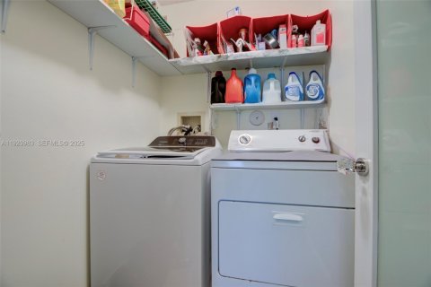 Casa en venta en Sunrise, Florida, 4 dormitorios, 173.73 m2 № 1982187 - foto 29