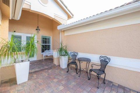 Casa en venta en Sunrise, Florida, 4 dormitorios, 173.73 m2 № 1982187 - foto 4