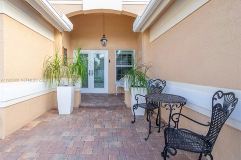 Casa en venta en Sunrise, Florida, 4 dormitorios, 173.73 m2 № 1982187 - foto 3