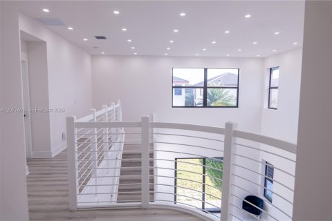 Casa en venta en Miami Lakes, Florida, 5 dormitorios, 283.35 m2 № 2323337 - foto 26