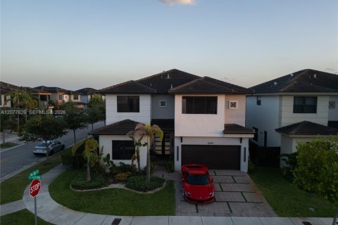 Casa en venta en Miami Lakes, Florida, 5 dormitorios, 283.35 m2 № 2323337 - foto 2
