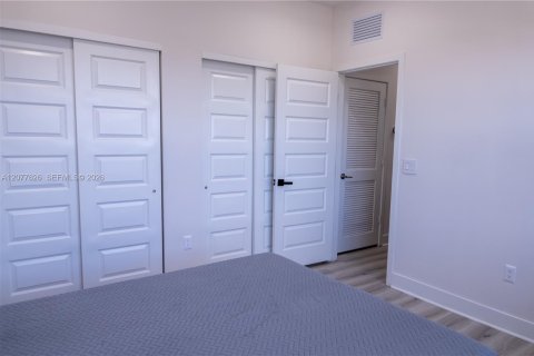 Casa en venta en Miami Lakes, Florida, 5 dormitorios, 283.35 m2 № 2323337 - foto 16