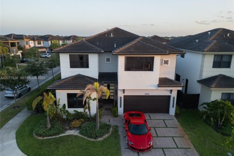 Casa en venta en Miami Lakes, Florida, 5 dormitorios, 283.35 m2 № 2323337 - foto 6