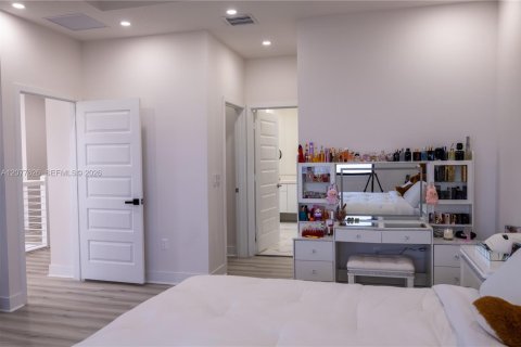 Casa en venta en Miami Lakes, Florida, 5 dormitorios, 283.35 m2 № 2323337 - foto 13