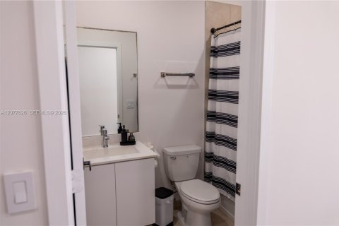 Casa en venta en Miami Lakes, Florida, 5 dormitorios, 283.35 m2 № 2323337 - foto 24