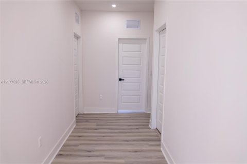 Casa en venta en Miami Lakes, Florida, 5 dormitorios, 283.35 m2 № 2323337 - foto 25