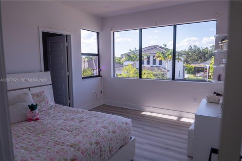 Casa en venta en Miami Lakes, Florida, 5 dormitorios, 283.35 m2 № 2323337 - foto 20