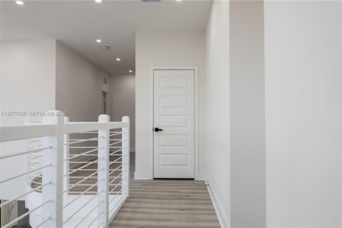 Casa en venta en Miami Lakes, Florida, 5 dormitorios, 283.35 m2 № 2323337 - foto 7