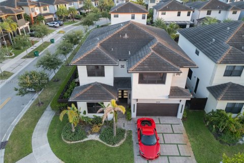 Casa en Miami Lakes, Florida 5 dormitorios, 283.35 m2 № 2323337
