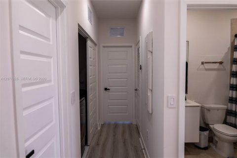 Casa en venta en Miami Lakes, Florida, 5 dormitorios, 283.35 m2 № 2323337 - foto 21