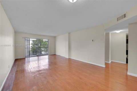 Copropriété à vendre à Coral Springs, Floride: 2 chambres, 91.97 m2 № 1999260 - photo 5