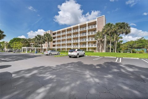 Copropriété à vendre à Coral Springs, Floride: 2 chambres, 91.97 m2 № 1999260 - photo 2