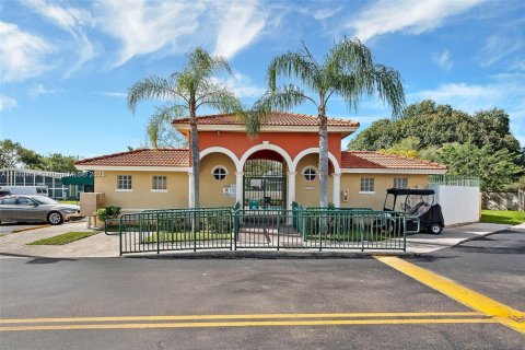 Copropriété à vendre à Miami, Floride: 3 chambres, 104.98 m2 № 1932366 - photo 30