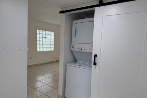 Copropriété à vendre à Miami, Floride: 3 chambres, 104.98 m2 № 1932366 - photo 11