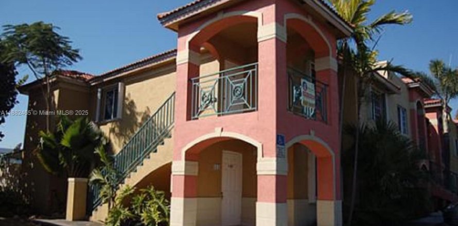 Condominio en Miami, Florida, 3 dormitorios № 1932366