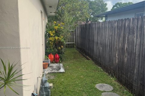 House in Cutler Bay, Florida 4 bedrooms, 183.2 sq.m. № 1832375 - photo 29