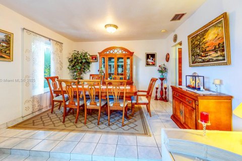House in Cutler Bay, Florida 4 bedrooms, 183.2 sq.m. № 1832375 - photo 6