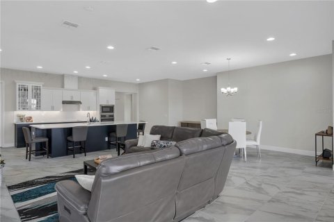 House in Winter Garden, Florida 3 bedrooms, 238.85 sq.m. № 1526328 - photo 8