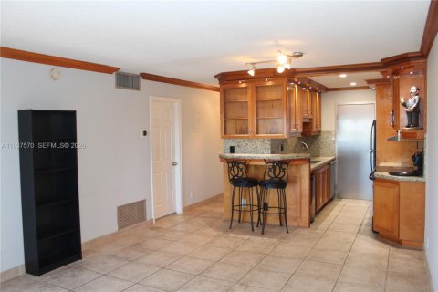 Copropriété à vendre à Fort Lauderdale, Floride: 2 chambres, 78.97 m2 № 1995374 - photo 11