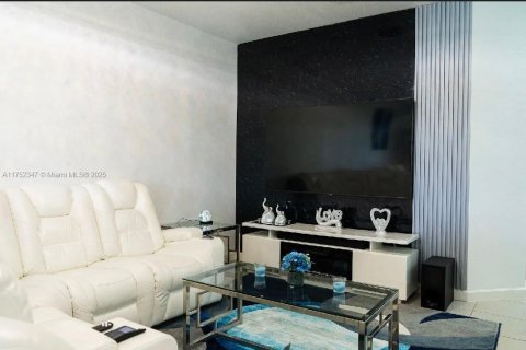 Купить таунхаус в Хомстед, Флорида 3 спальни, 169.92м2, № 1860097 - фото 4