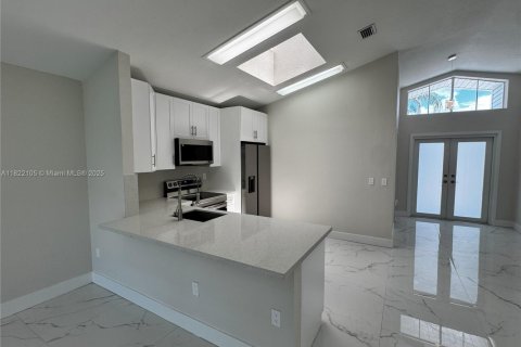 House in Miramar, Florida 4 bedrooms, 110.09 sq.m. № 1797679 - photo 4