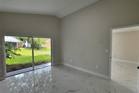 House in Miramar, Florida 4 bedrooms, 110.09 sq.m. № 1797679 - photo 15