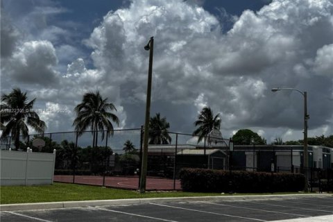 House in Miramar, Florida 4 bedrooms, 110.09 sq.m. № 1797679 - photo 24