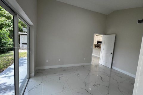 House in Miramar, Florida 4 bedrooms, 110.09 sq.m. № 1797679 - photo 14