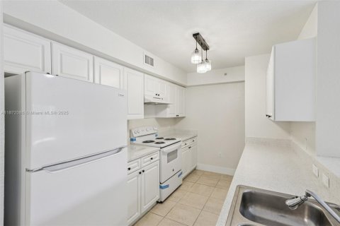 Condo in Homestead, Florida, 3 bedrooms  № 1927386 - photo 11