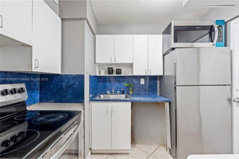 Купить кондоминиум в Майами-Бич, Флорида 48.12м2, № 1827470 - фото 16