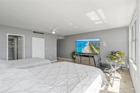 Купить кондоминиум в Майами-Бич, Флорида 48.12м2, № 1827470 - фото 11
