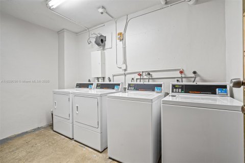 Купить кондоминиум в Майами-Бич, Флорида 48.12м2, № 1827470 - фото 21