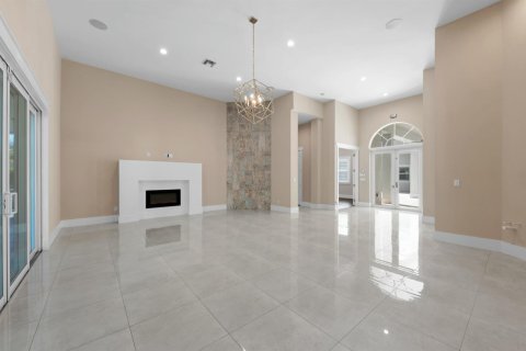 Villa ou maison à louer à Loxahatchee Groves, Floride: 4 chambres, 428.93 m2 № 2260444 - photo 11