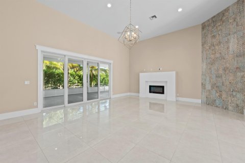 Villa ou maison à louer à Loxahatchee Groves, Floride: 4 chambres, 428.93 m2 № 2260444 - photo 10