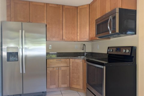 Apartamento en alquiler en Fort Lauderdale, Florida, 1 dormitorio, 55.74 m2 № 1952223 - foto 1
