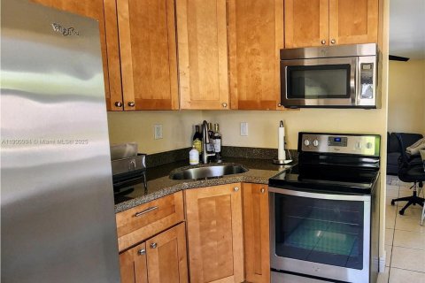 Apartamento en alquiler en Fort Lauderdale, Florida, 1 dormitorio, 55.74 m2 № 1952223 - foto 2