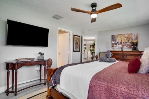 House in Seminole, Florida 3 bedrooms, 207.73 sq.m. № 1750259 - photo 21