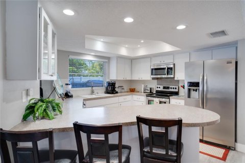 House in Seminole, Florida 3 bedrooms, 207.73 sq.m. № 1750259 - photo 14